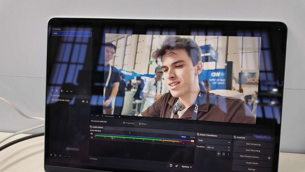 Hollyland si tuffa nello streaming con VenusLiv Air - La nostra prova a IFA 2026 27 vla obs 1.197.2