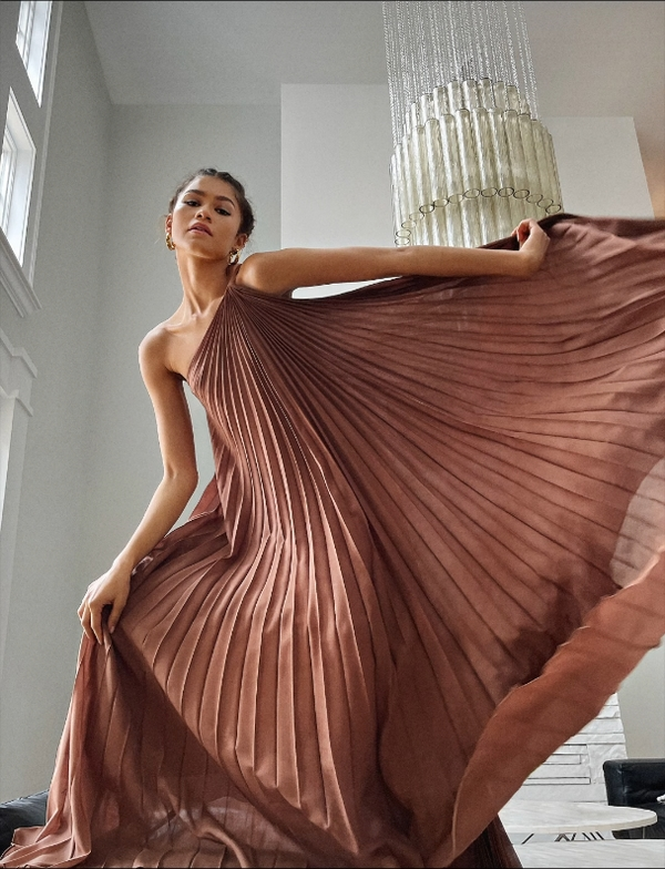 Zendaya, lo shooting fotografico fatto con iPhone e CLOS da Greg Williams 25 Zendaya iPhone 12 Pro Max shooting fotografico con app CLOS realizzato da Greg Williams